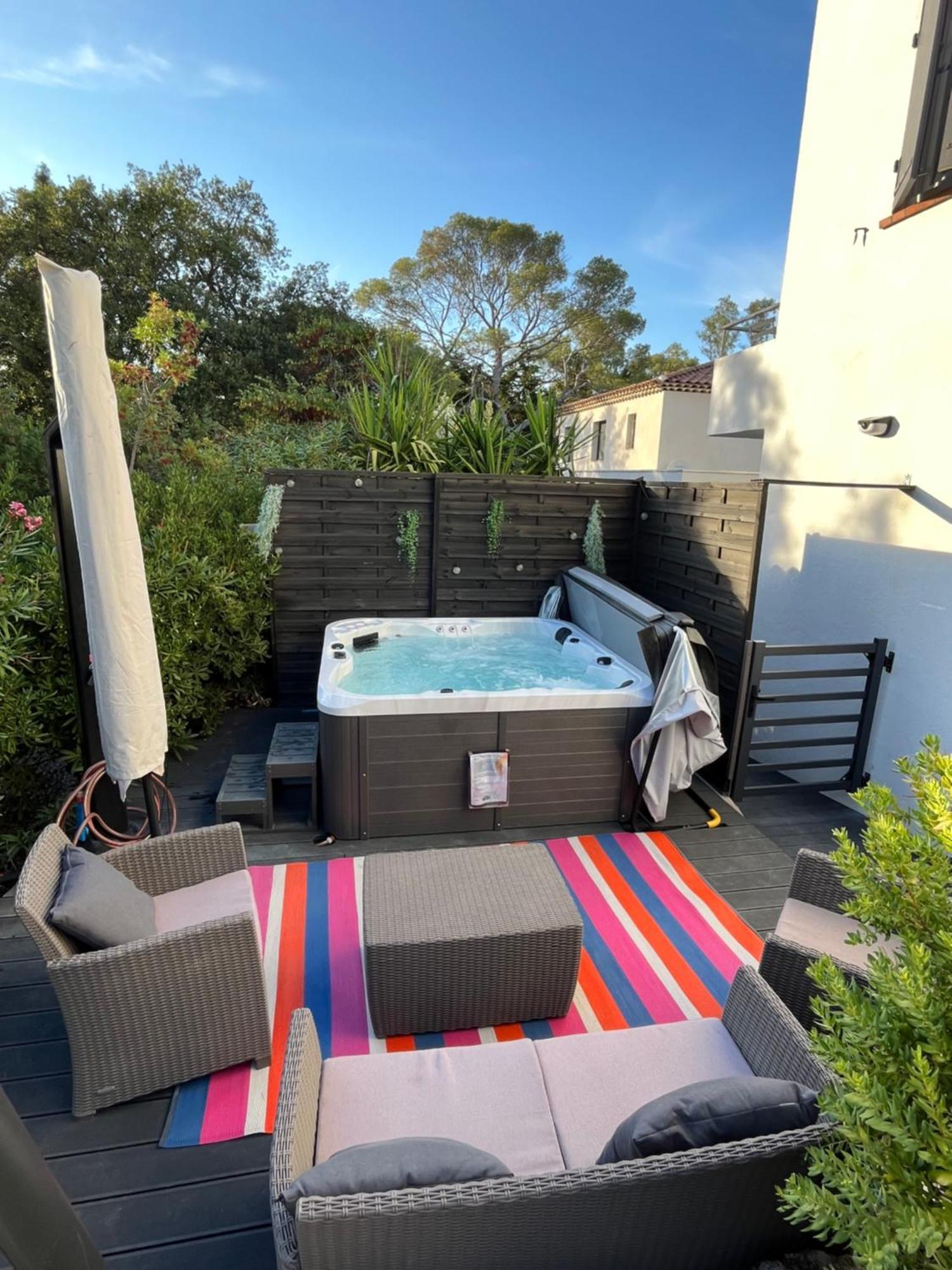 Villa Les Mimosas Spa-Jacuzzi Saint-Raphael  Exterior photo